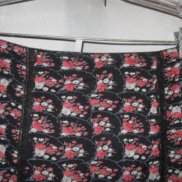 Urban Outfitters Lux Floral Lace Trim Skirt - Picture 2 of 5